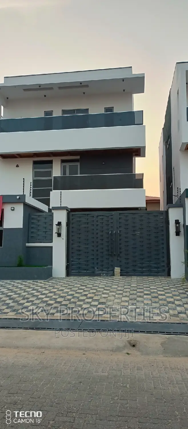 5bdrm Duplex in Lekki Fhase1 for rent