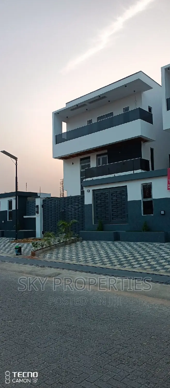 5bdrm Duplex in Lekki Fhase1 for rent