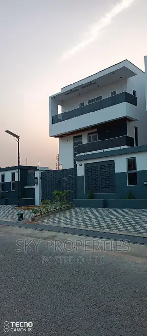 5bdrm Duplex in Lekki Fhase1 for rent