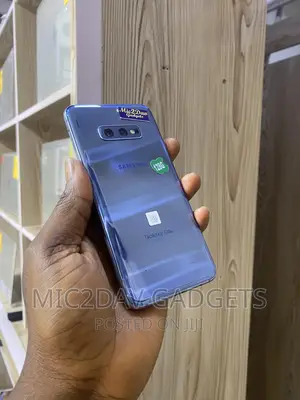 Samsung Galaxy S10e 128 GB Blue
