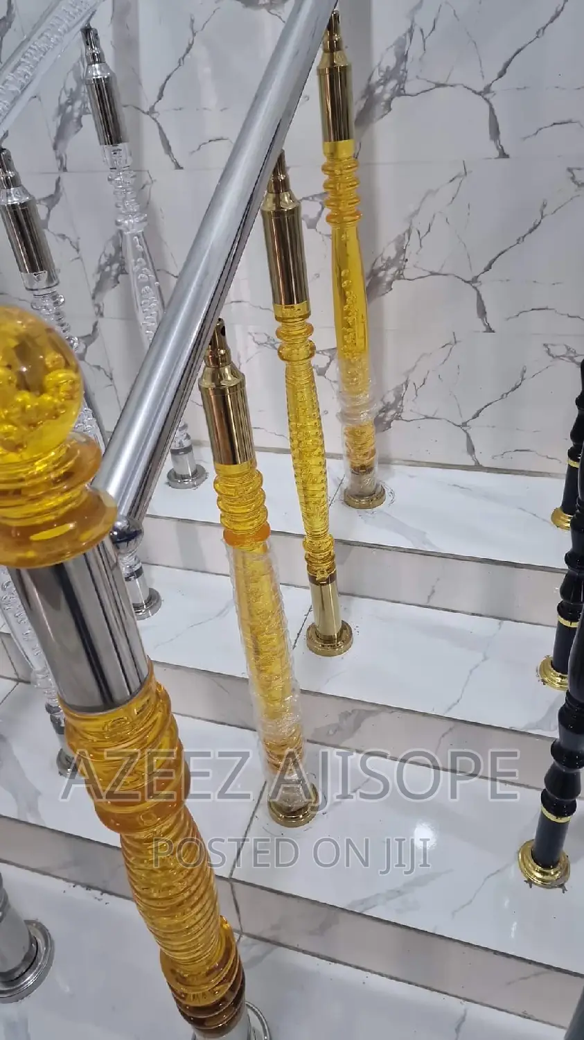 Cristal Gold Stand Design