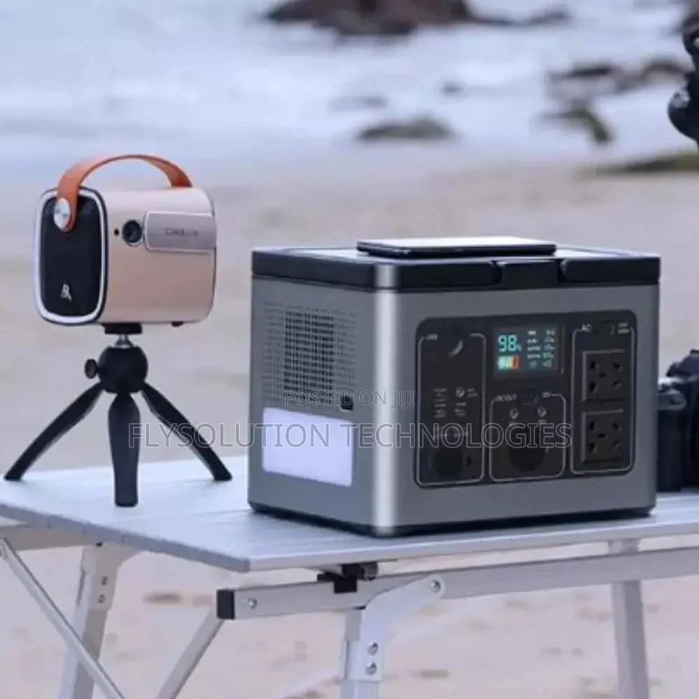 700W 192000mah Portable Power Generator With AC Output
