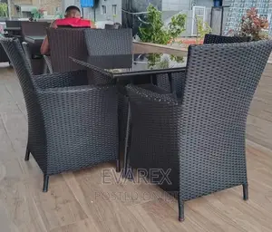 Rattan Outdoor Garden/Pool Chair Set With Table
