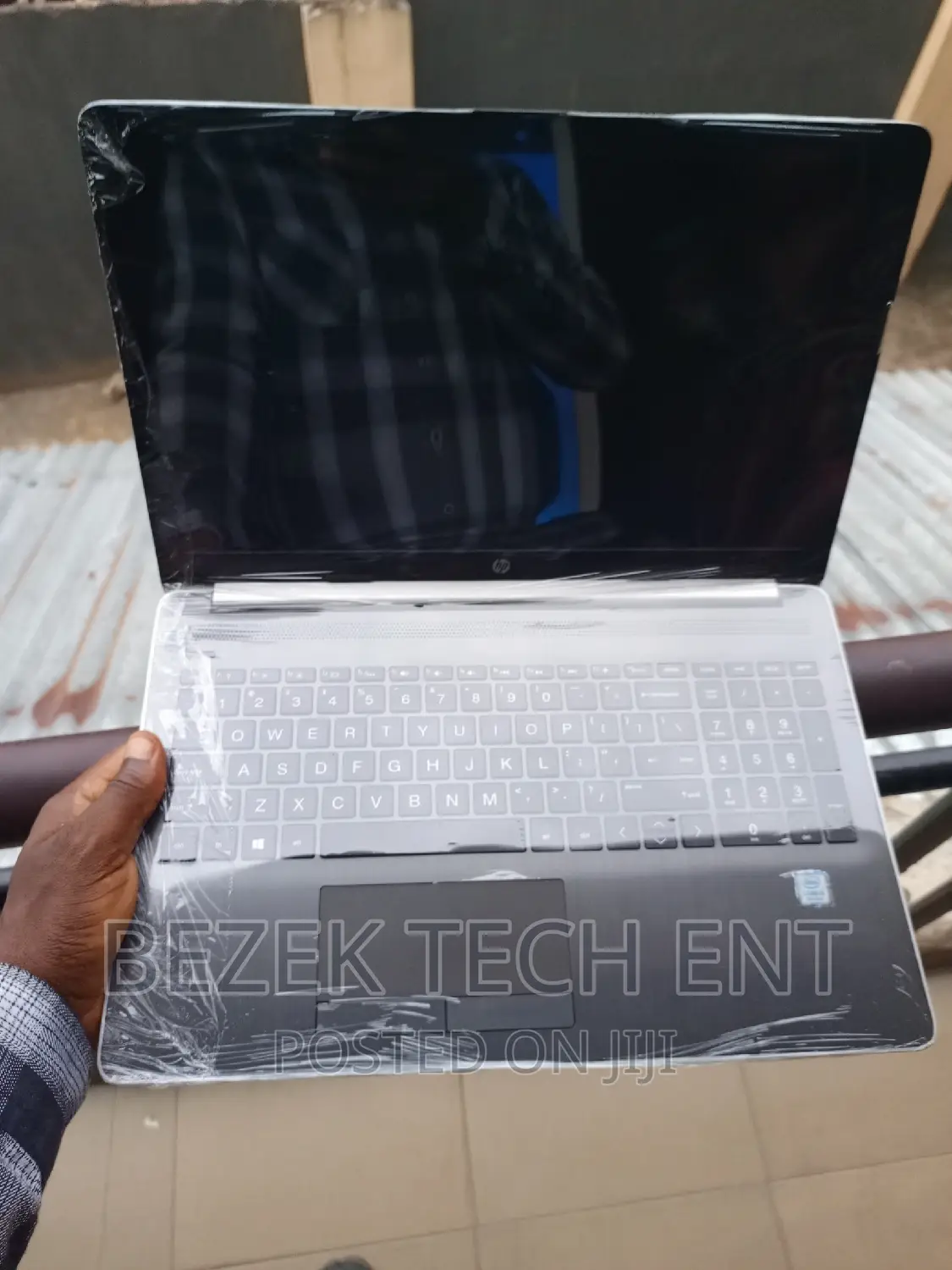 New Laptop HP Pavilion 15 4GB Intel Core I3 HDD 1T