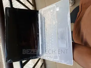 New Laptop HP Pavilion 15 4GB Intel Core I3 HDD 1T
