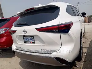 Toyota Highlander Limited AWD 2023 White