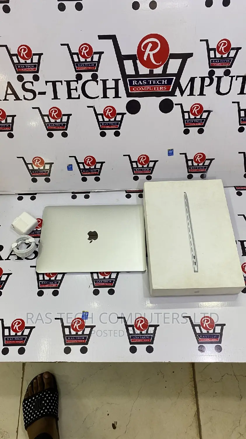 Laptop Apple MacBook Pro 2018 16GB Intel Core I7 SSD 512GB