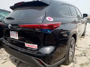Toyota Highlander Limited 2022 Black