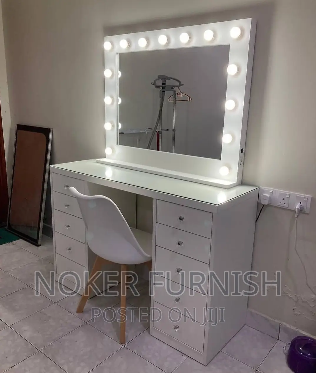 Make-Up Dresser Mirror Table With Light