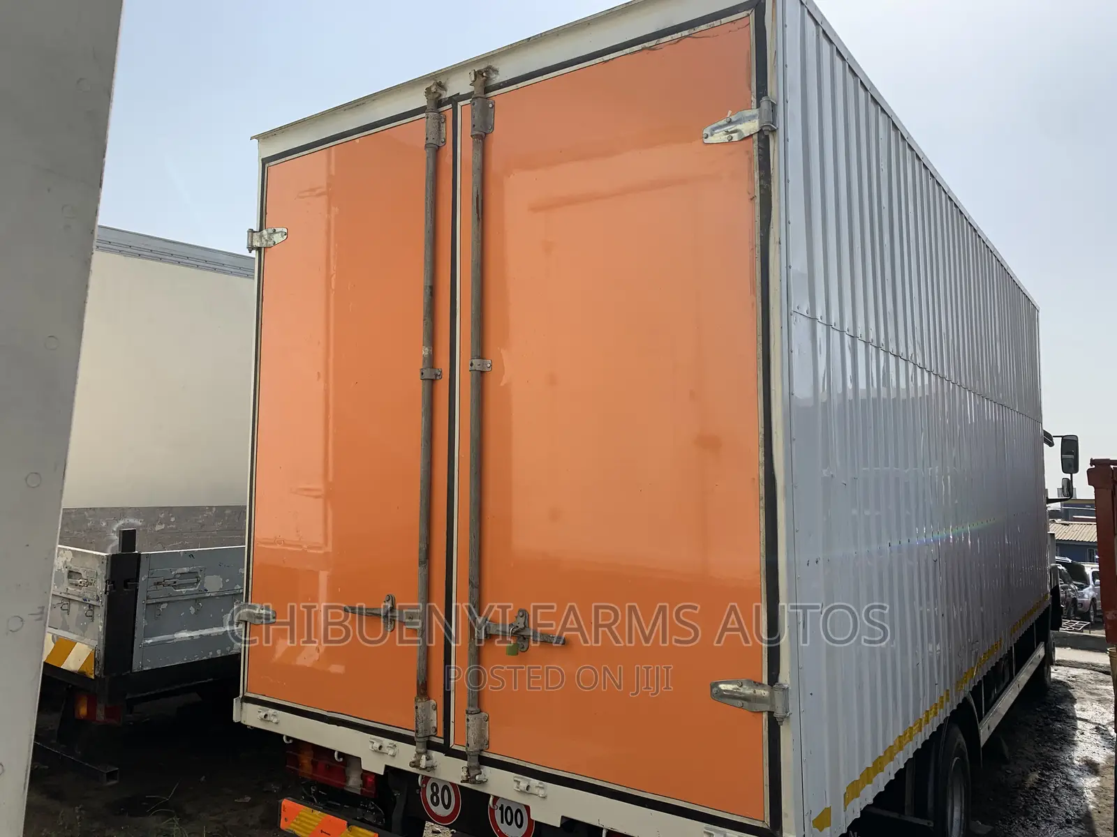 Mecedeces 814 Container Body