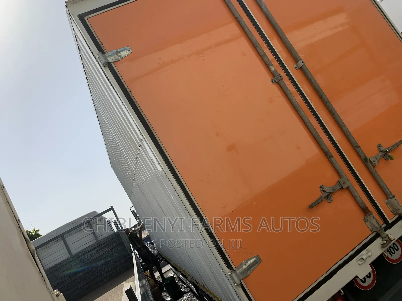 Mecedeces 814 Container Body