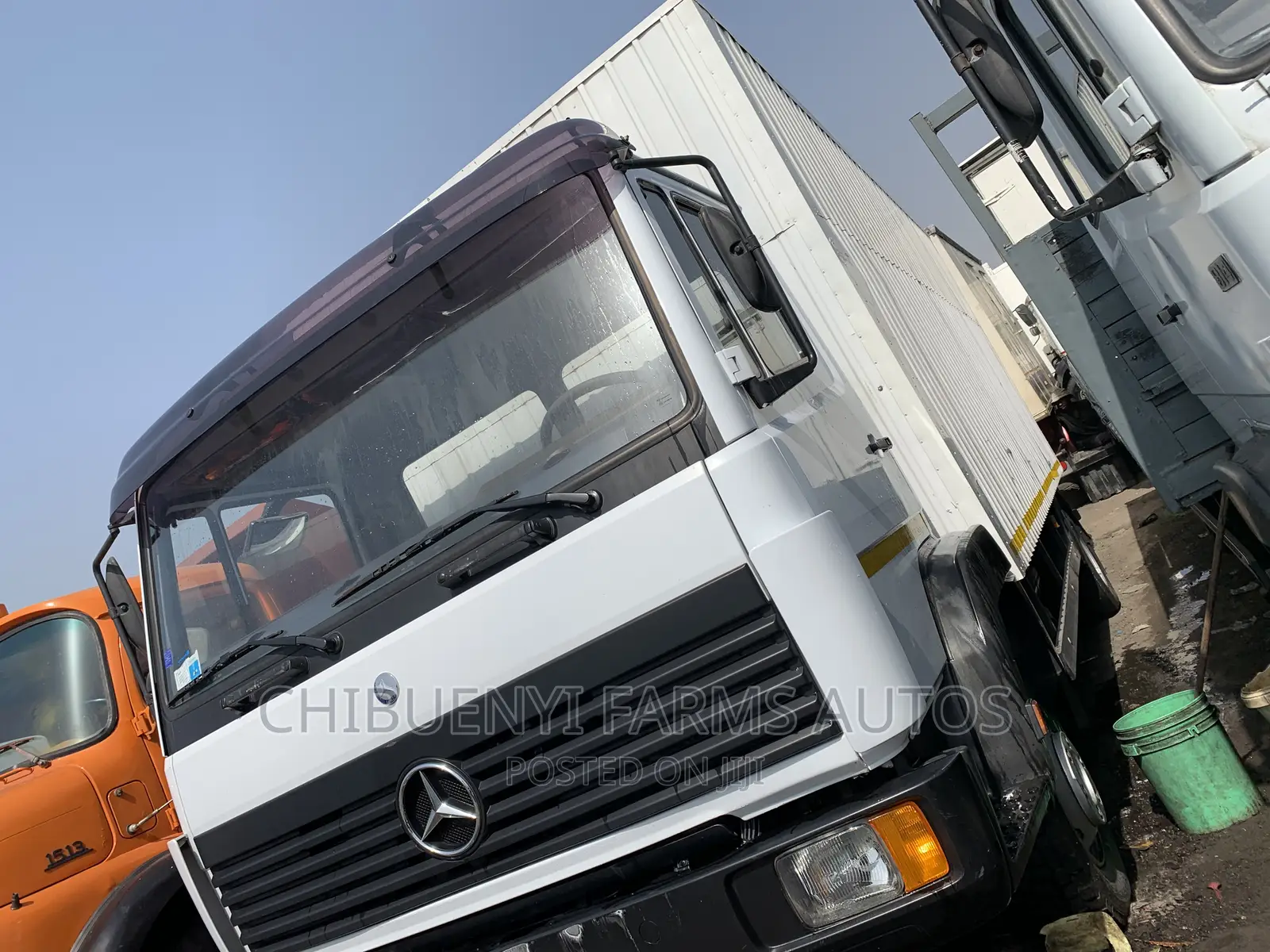 Mecedeces 814 Container Body