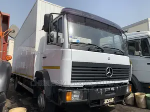 Mecedeces 814 Container Body