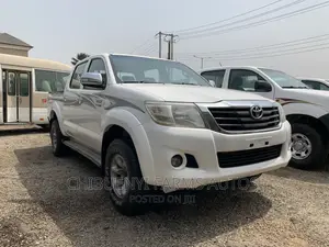 Toyota Hilux SR 4x4 2015 White
