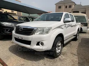 Toyota Hilux SR 4x4 2015 White