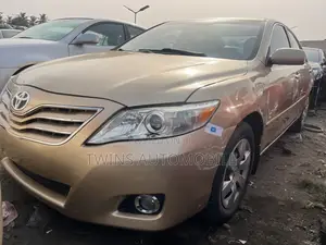Toyota Camry 2010 Gold