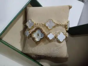 Ladies VCA Wristwatch With Bracelet - White