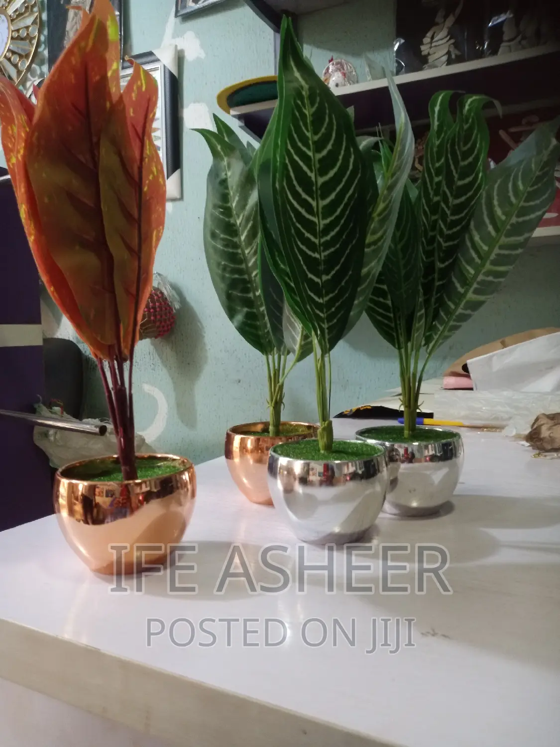 Exotic Shelf Flower Vase