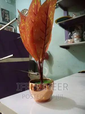 Exotic Shelf Flower Vase