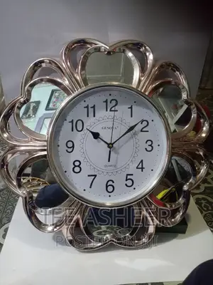 A Beautiful Mirror Wall Clock 004