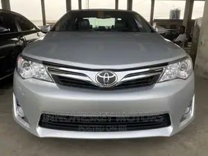 Toyota Camry XLE 4dr Sedan (2.5L 4cyl 6A) 2013 Silver