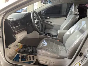 Toyota Camry XLE 4dr Sedan (2.5L 4cyl 6A) 2013 Silver