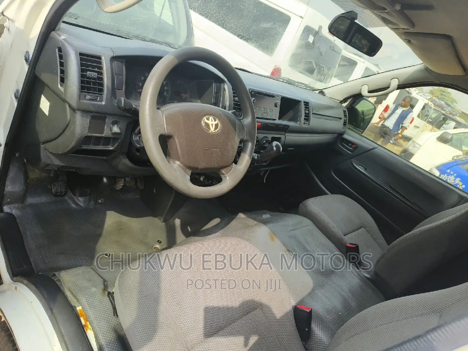 Toyota HiAce 2014 White
