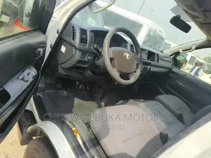 Toyota HiAce 2014 White