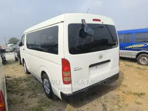 Toyota HiAce 2014 White