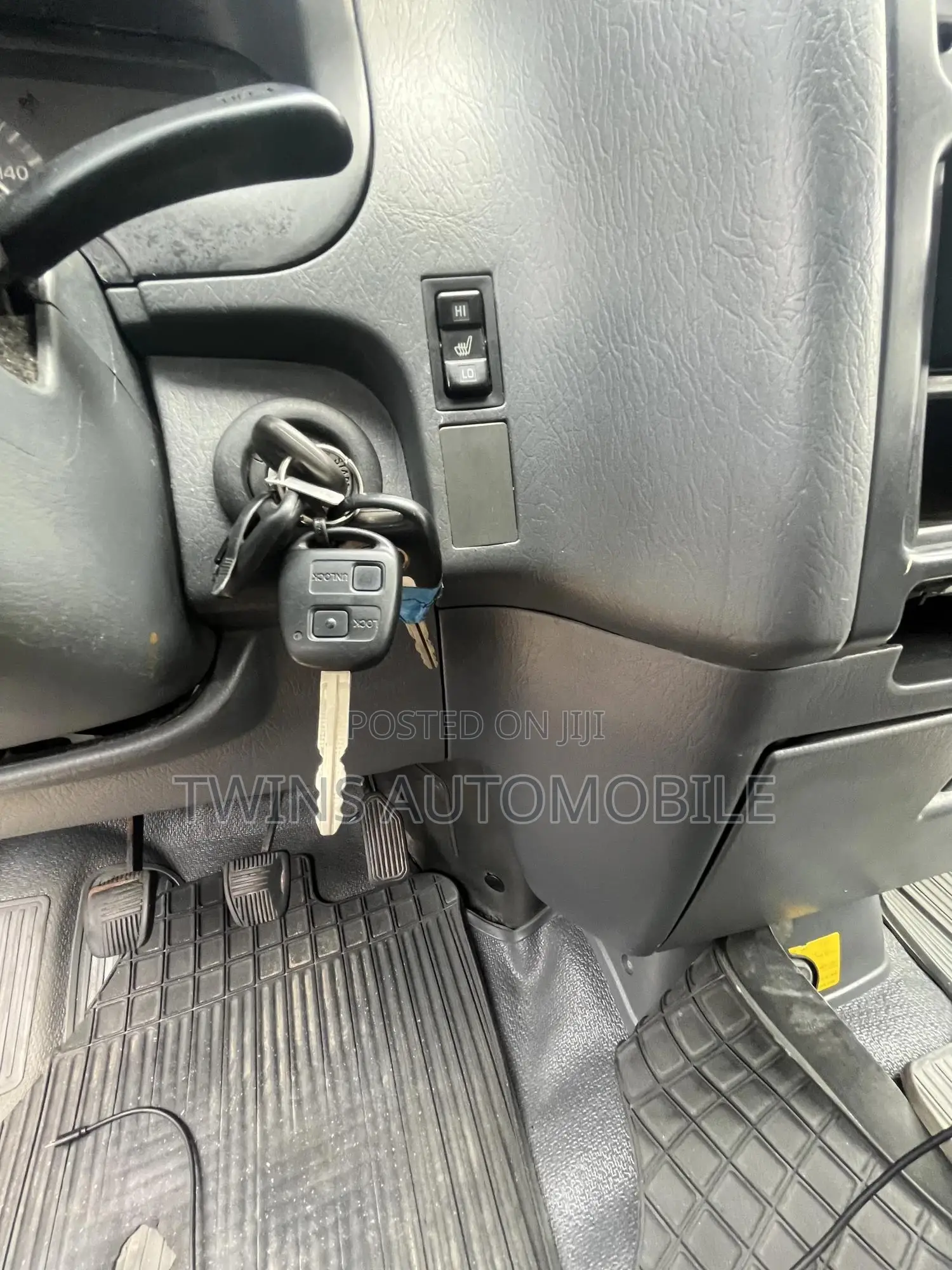 Toyota HiAce 2005 White