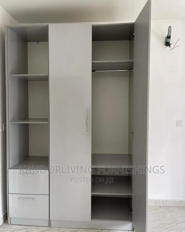 4 by 6.5 Wardrobe Size