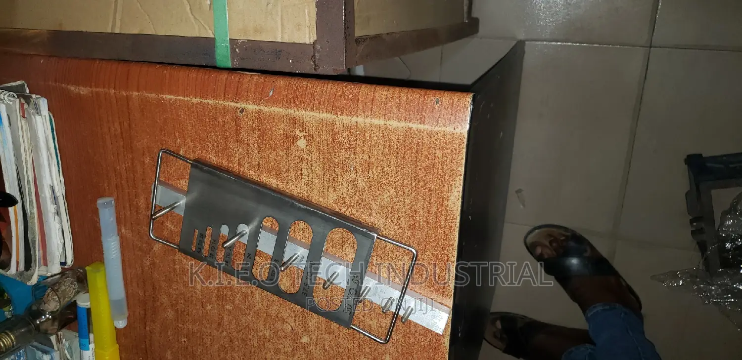 Flakiness/Elongation Guage Machine