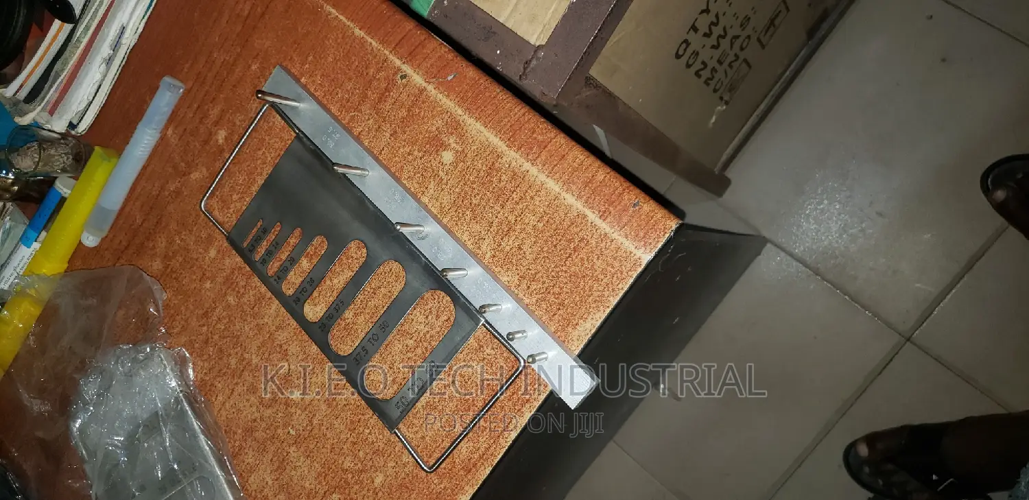 Flakiness/Elongation Guage Machine