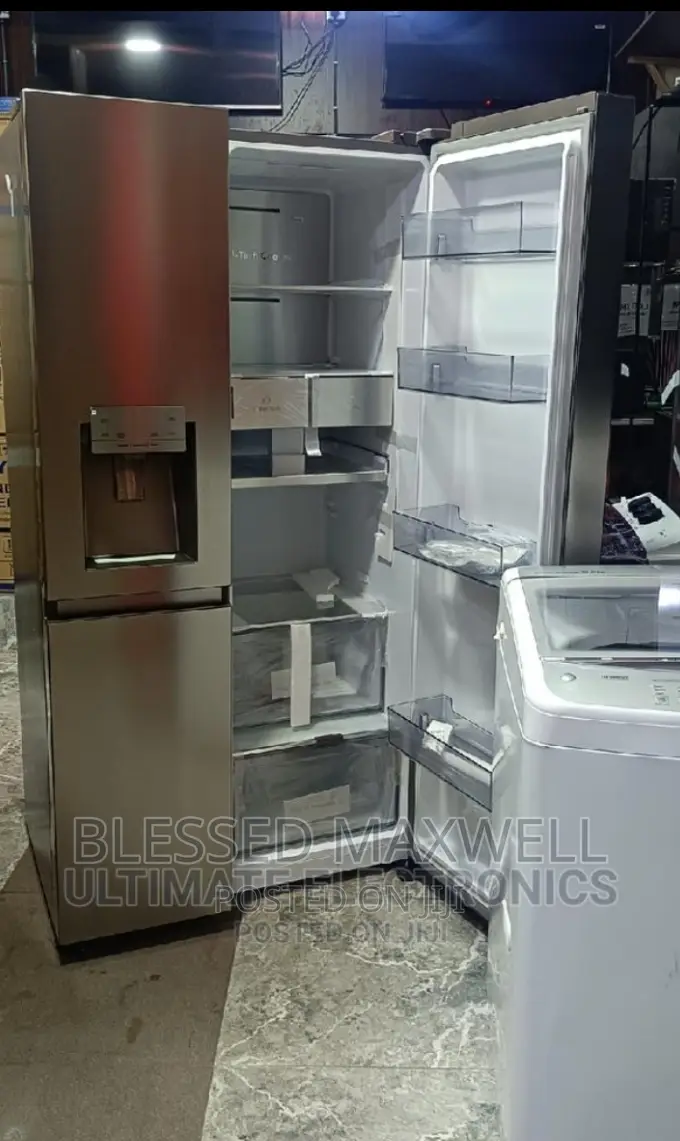 (82ws) Side by Side Hisense Refrigerator