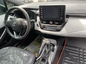 Toyota Corolla SE 2021 White