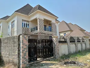 4bdrm Duplex in FHA for sale