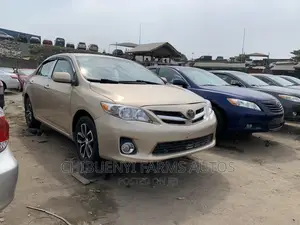 Toyota Corolla 2012 Gold