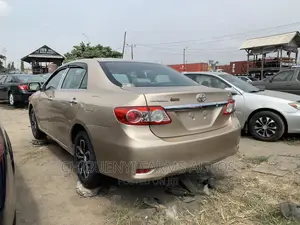 Toyota Corolla 2012 Gold