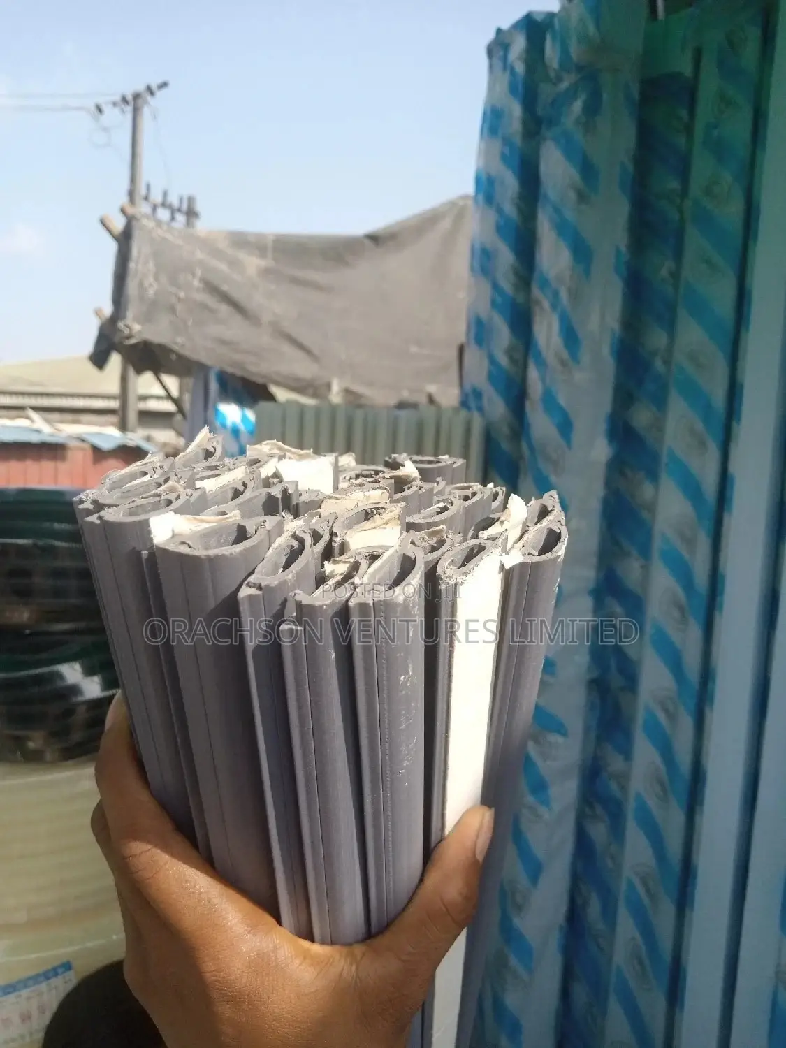 33mm Floor Trunking With Gum