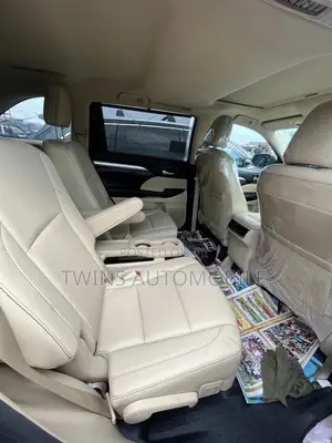 Toyota Highlander XLE 4x4 V6 (3.5L 6cyl 8A) 2018 Brown