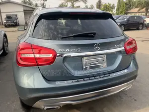 Mercedes-Benz GLA 250 2016 Blue