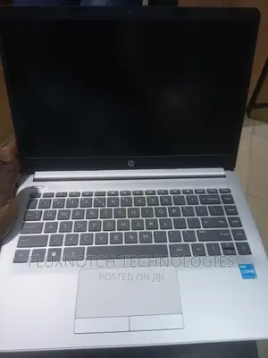 New Laptop HP 240 G8 8GB Intel Core I3 SSD 512GB