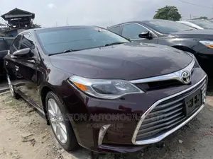 Toyota Avalon XLE Premium Sedan FWD (3.5L 6cyl 6A) 2013 Red