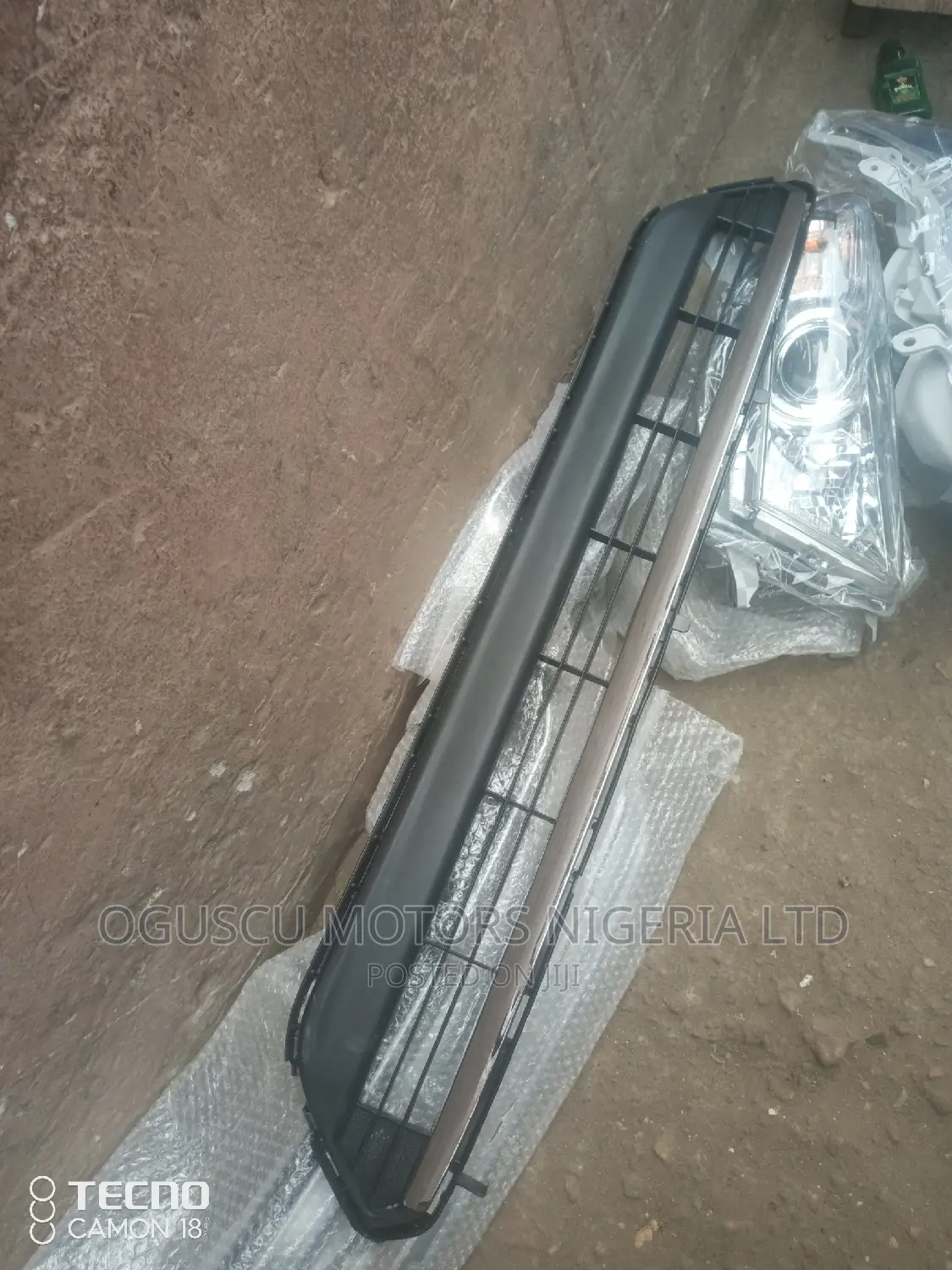 Down Grille and Chrome Highlander 2012 Model
