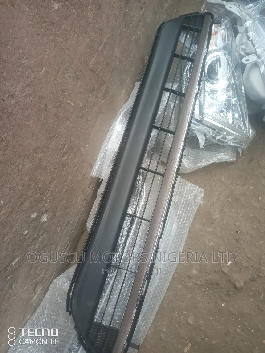 Down Grille and Chrome Highlander 2012 Model