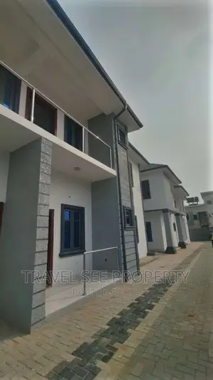 3bdrm Block of Flats in Alashile Estate, Ogombo for sale