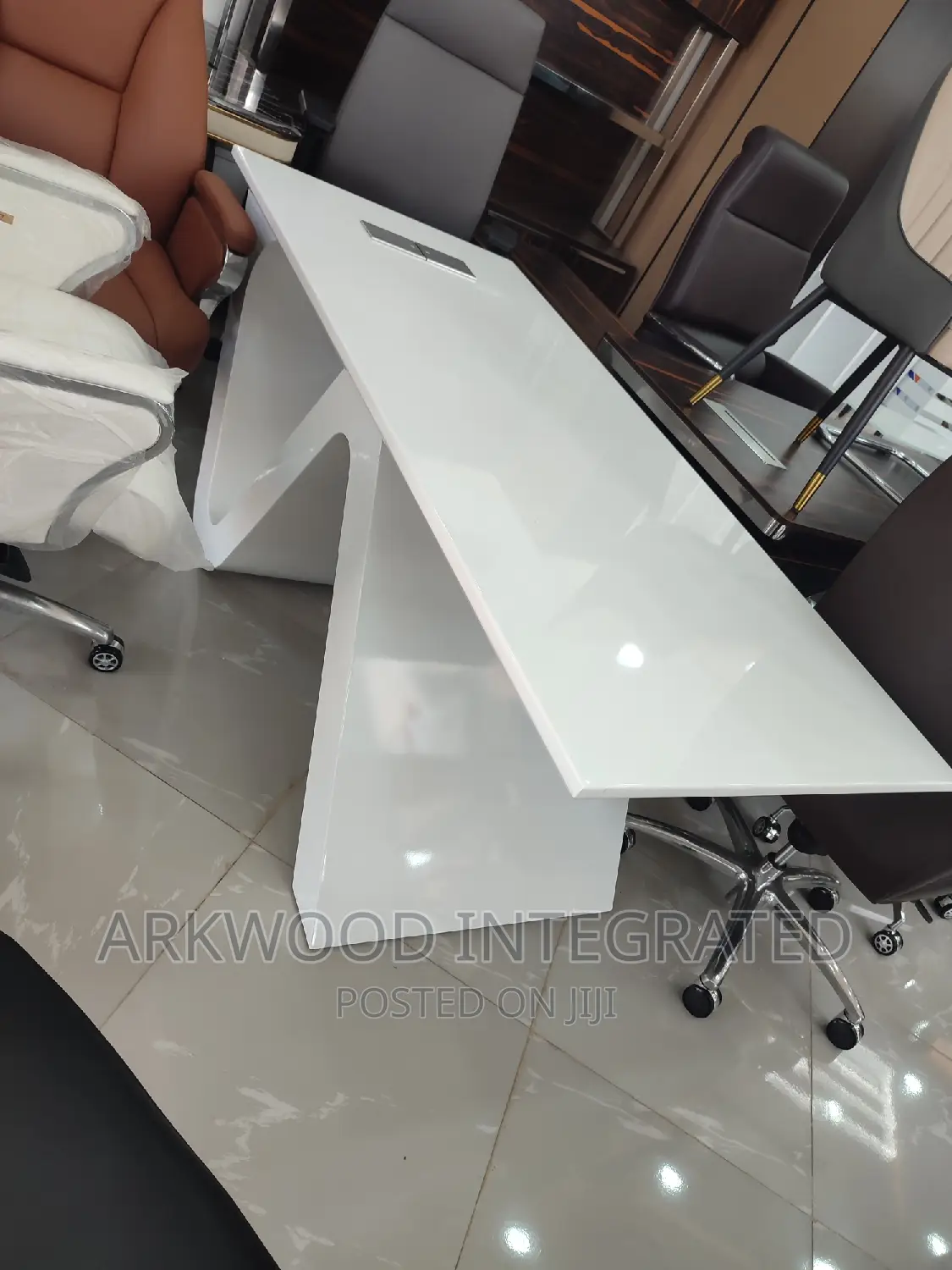 Mordern Executive Office Table 1.8mitre