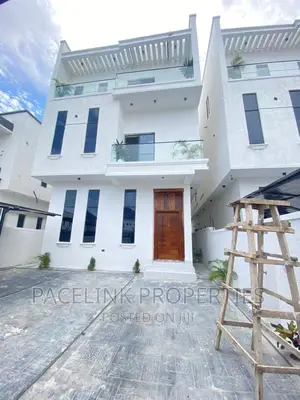 5bdrm Mansion in Chevron for sale