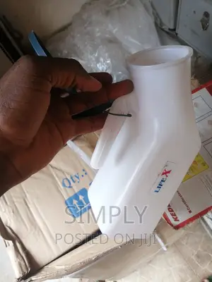 Plastic Urine Can