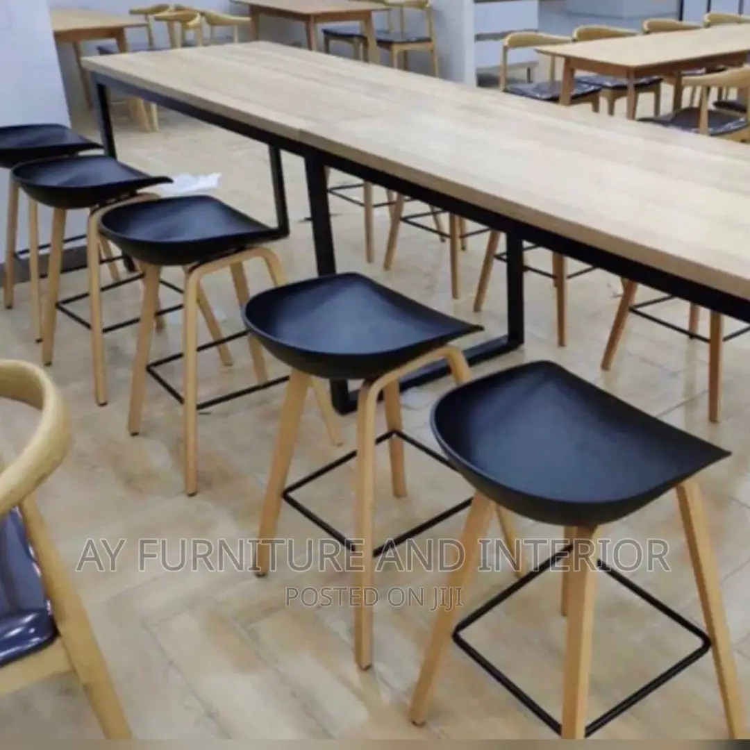 Bar Stool (High Leg)